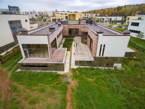 Rosemond Apartments, Patasi